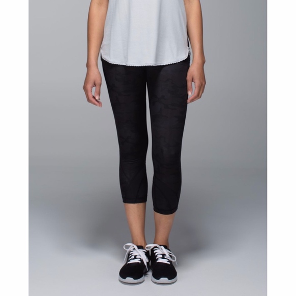 lululemon athletica Pants - Lululemon Savasana Camo Run Inspire Crop II